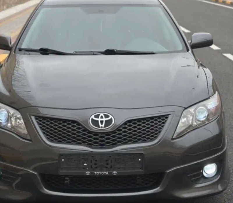 Лобовое стекло на Toyota Camry 2